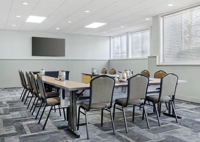 Best Western Plus Windjammer Inn & Conference Center