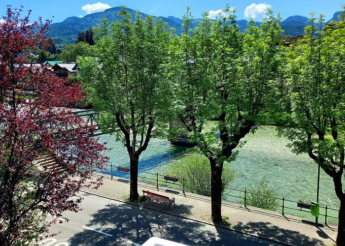 WOLKE, Apartment mit Balkon am Fluss, Zentrum, Parkplatz