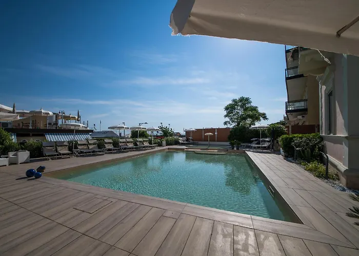 Appartamenti Diffusi Di Villa Fiorita Con Accesso Alle Piscine Della Struttura Principale