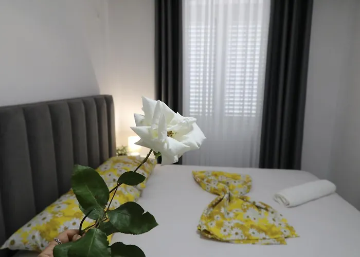 Rozafa Guest Room Center