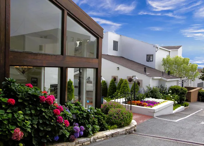 Lobos Lodge