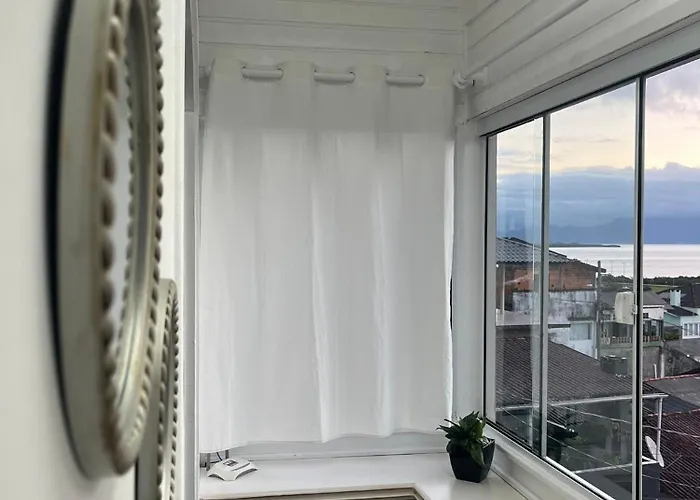 Casa c/ bela vista para Baía Sul