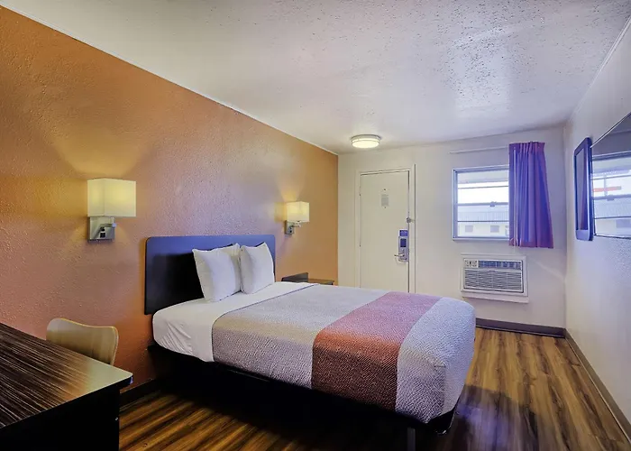 Motel 6 Sullivan Mo