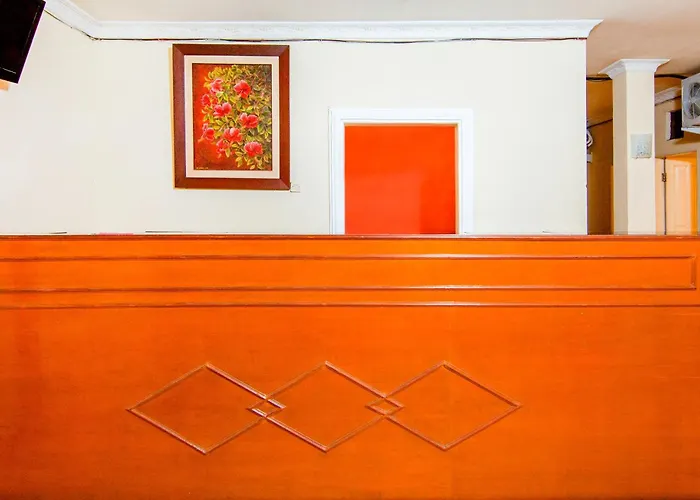 Oyo 2045 Hotel 211