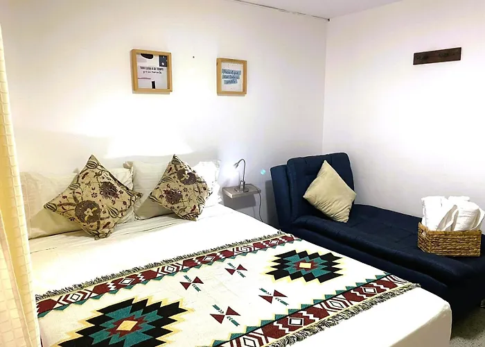 Loft cerca a Laureles, WIFI, cerca metro, con Balcón, GUARDA MALETAS GRATIS!!