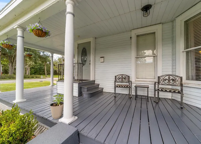 Martin A -Private Historic District Apt With Pool-Suite A
