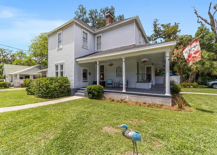 Martin A -Private Historic District Apt With Pool-Suite A