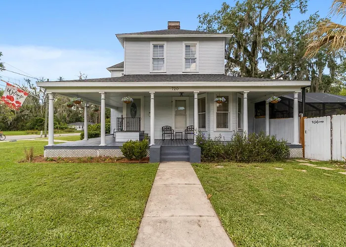 Martin B- Historic District Apt With Pool