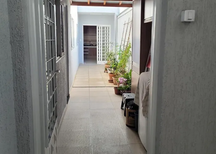 Edícula com estacionamento privativo, a uma quadra do Shopping Oriente - Casa da Sensei