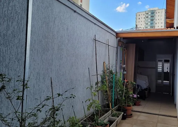 Edícula com estacionamento privativo, a uma quadra do Shopping Oriente - Casa da Sensei