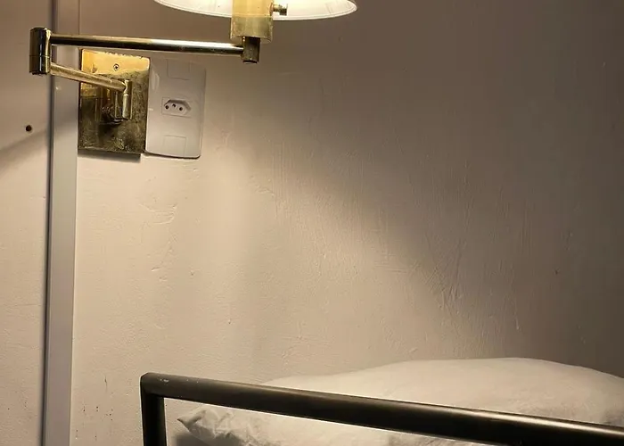 Lindo Loft, ar condicionado, cozinha completa, máquina de lavar, 400 m da UNIG