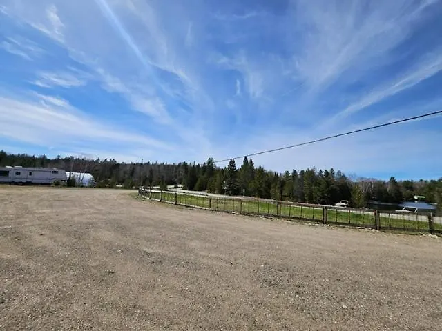 Palmerston Lake Motel