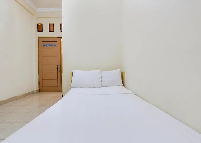 Oyo Life 93662 Kost Pak Budi