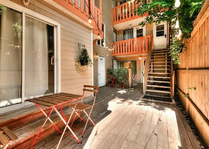 100 Meters To Metro Beaudry - Full Apartments - 1 Minute Walk To The Famous St Catherine Street - Fast Wifi - Washer & Dryer On Site - Montcalm Units