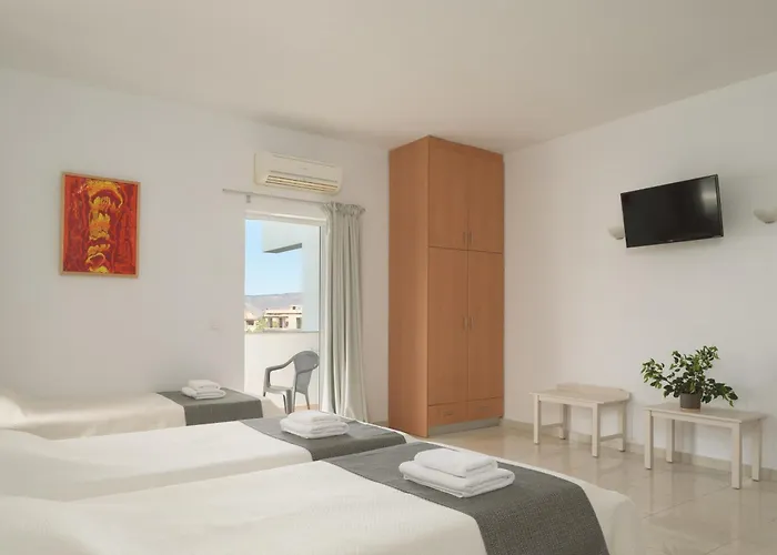 Reina Apartments