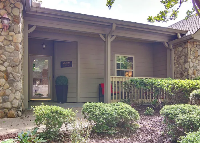 Indoor Pool & Golf Course Views: Lake Lure Condo!