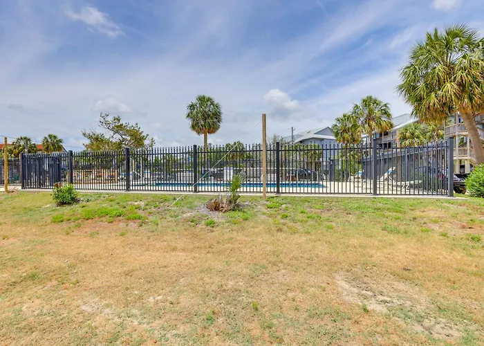 Beach & Pool Access At Condo On Cedar Key!