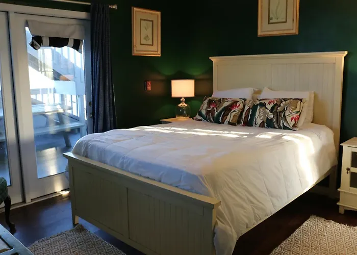 Tavern On The Bay Hotel - Lucky Luciano Suite