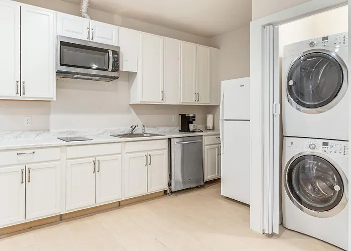 12 Mi To Hospitals: Modern Apartment In Aurora!