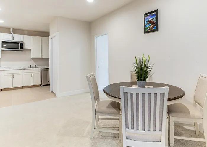 12 Mi To Hospitals: Modern Apartment In Aurora!