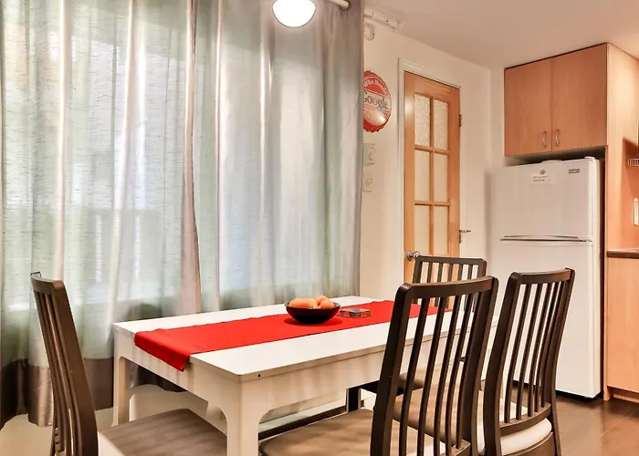 100 Meters To Metro Beaudry - Full Apartments - 1 Minute Walk To The Famous St Catherine Street - Fast Wifi - Washer & Dryer On Site - Montcalm Units