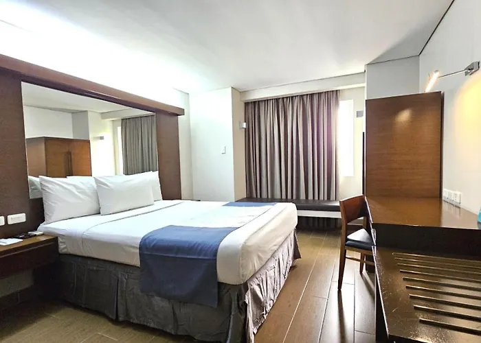 Microtel By Wyndham Acropolis