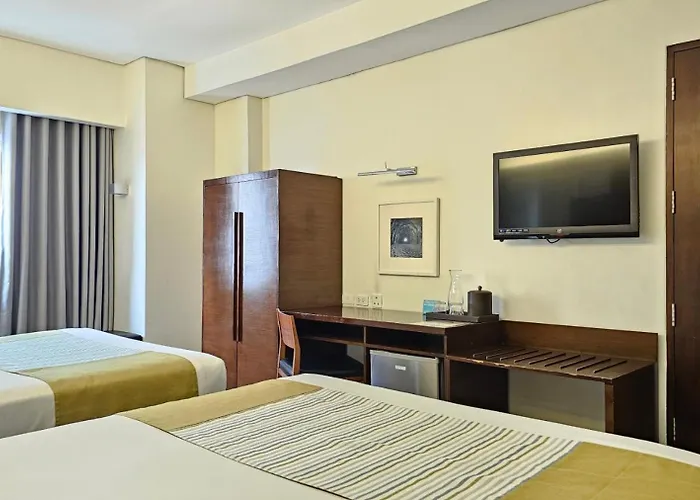 Microtel By Wyndham Acropolis