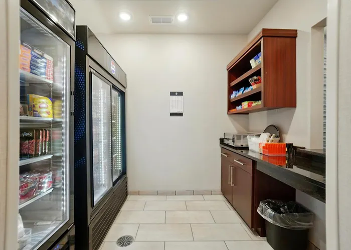 Cobblestone Hotel & Suites - Russells Point At Indian Lake