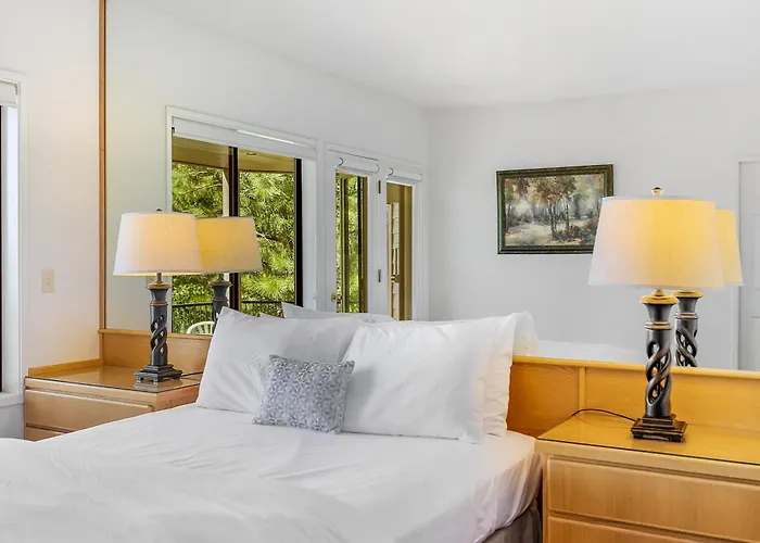Snowcap Escape At Mount Bachelor Village Resort With Pool And Hot Tub