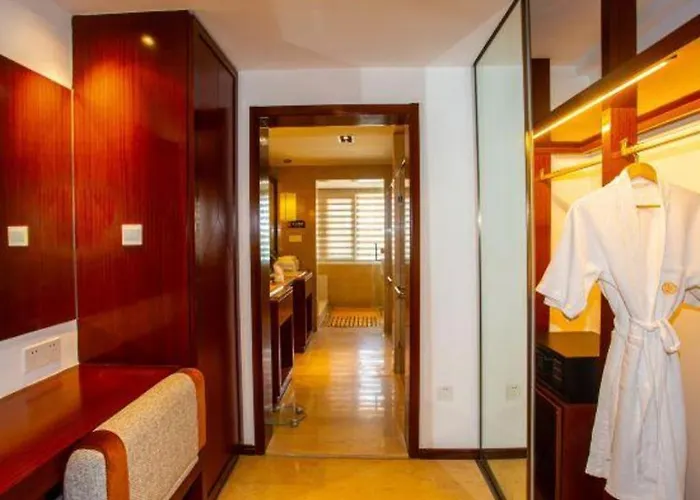 Ramada Encore By Wyndham Qionghai Downtown