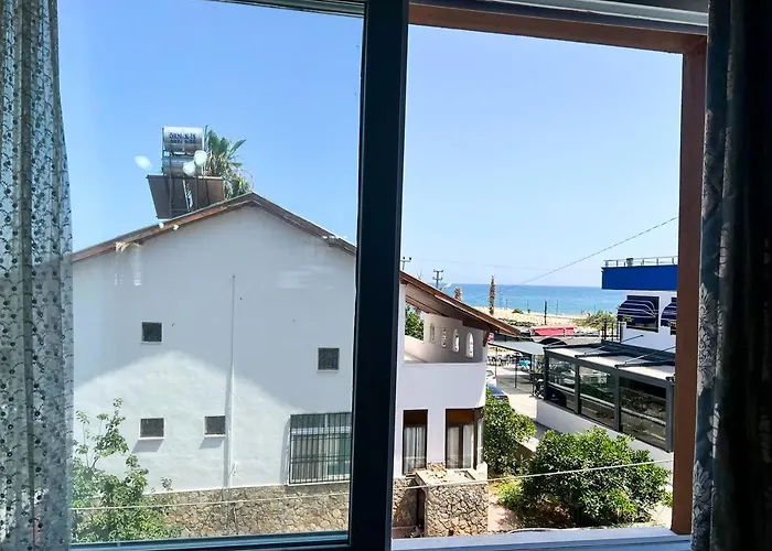Tripleks Oezel Havuzlu Lueks Villa
