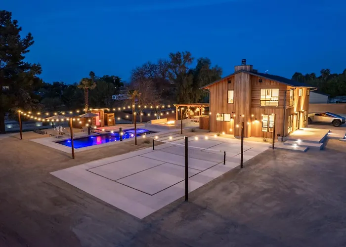 Cedar House - Pickleball, Saltwater Pool, Sauna