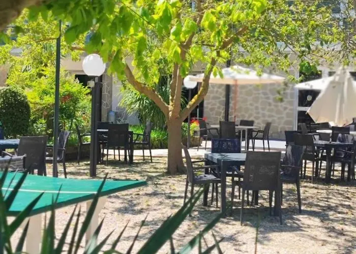 B&B Promenade Hotel Simple Con Piscina