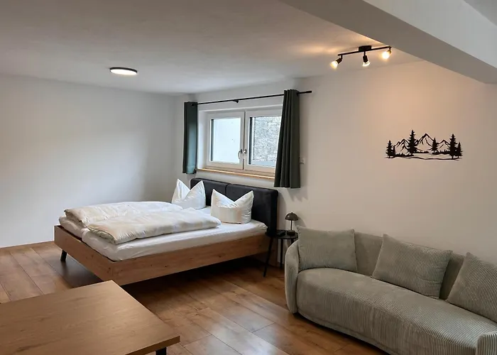 Apartment im Souterrain mit Terrasse
