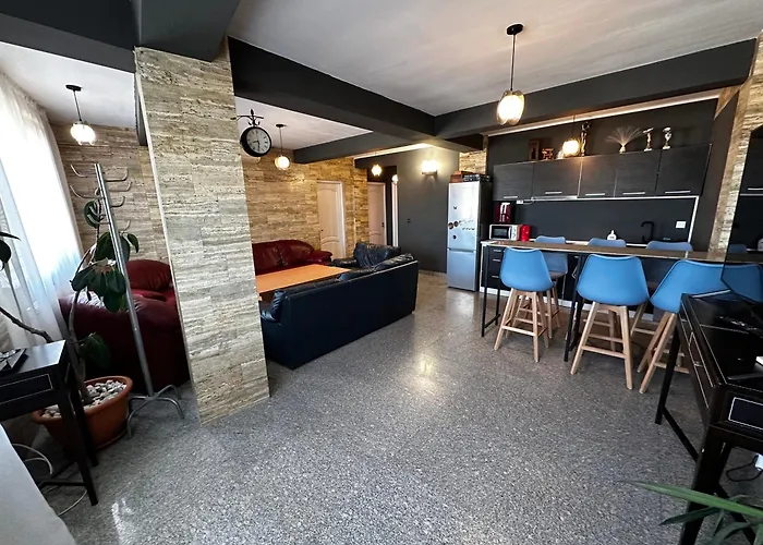 Central Residence - Studio & 3Br Apartment Near Beach