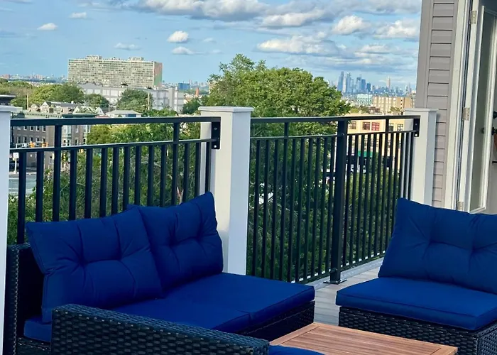 Cozy 3Br Retreat With Rooftop Near Ewr & Nyc Access
