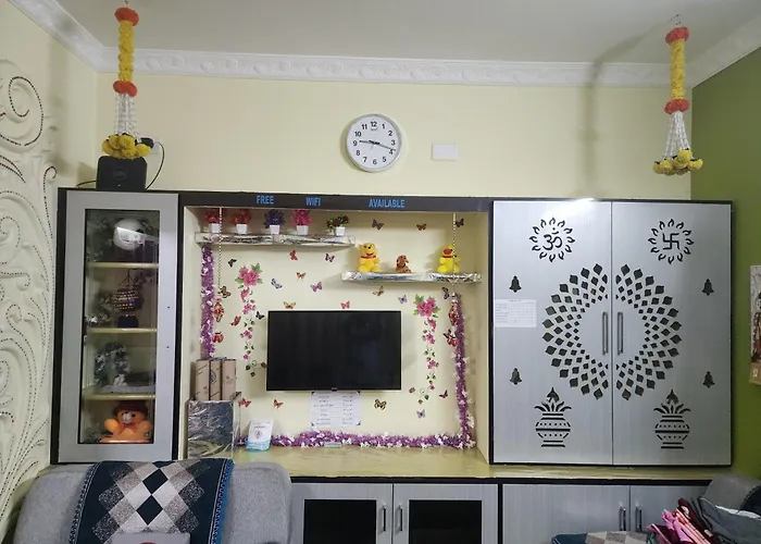 Sri Sakthi Home Stay - Free Pickup From Train Station-Unstained Bed Sheets- Powerful Ac - Fast Wifi - Water Purifier - Spotless Bathrooms- No Cockroaches- Dust Free Rooms- Luxury Mattress- Refrigerator- Cozy Ambience- 24 Hours Hot Water- Washing Mach