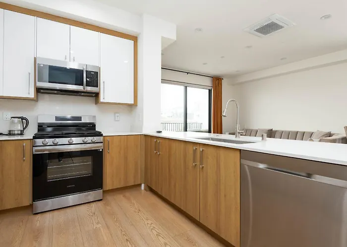 Stylish Apartments In Glendale With Free Parking