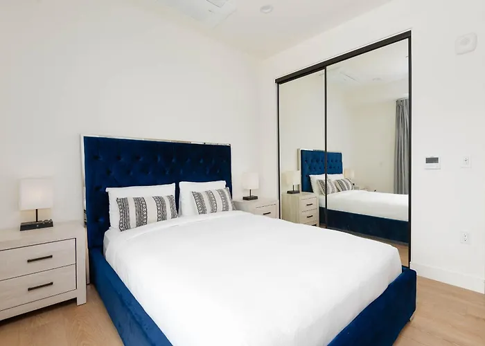 Stylish Apartments In Glendale With Free Parking