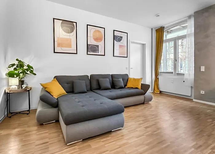 6P APT Nähe Frankfurt, Messe, Parkplatz, Zentral