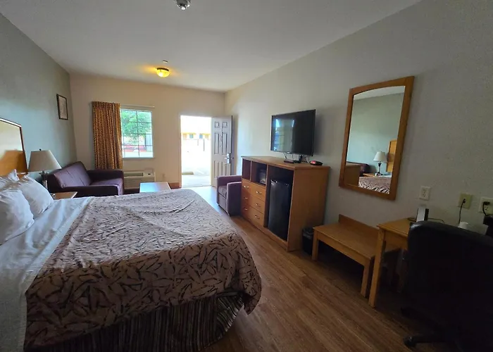 Whitesboro Inn & Suites