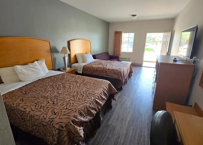 Whitesboro Inn & Suites