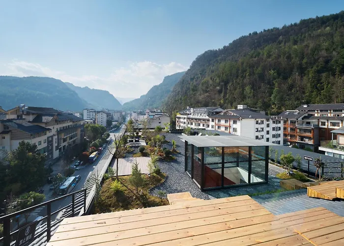 Zhangjiajie Yu Realm Hotel - Ancient Charm - Modern Luxury - Your Perfect Journey - A Single Pick-Up Or Drop-Off