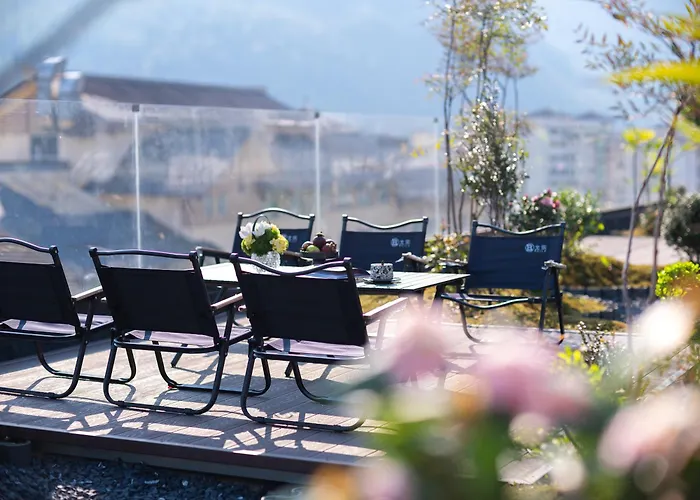 Zhangjiajie Yu Realm Hotel - Ancient Charm - Modern Luxury - Your Perfect Journey - A Single Pick-Up Or Drop-Off