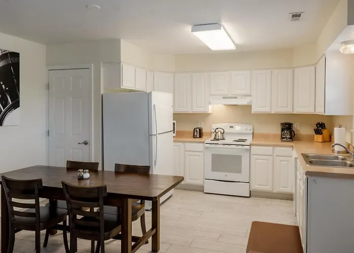 Watermen'S Cabana 1B - 2-Bed, 1-Bath Apartment - Walk To Beach Access & Pet Friendly!