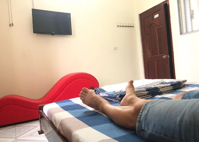 Happy Motel