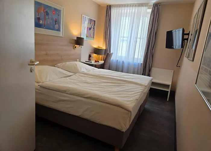 Hotel Garni "Am Ellinger Tor"