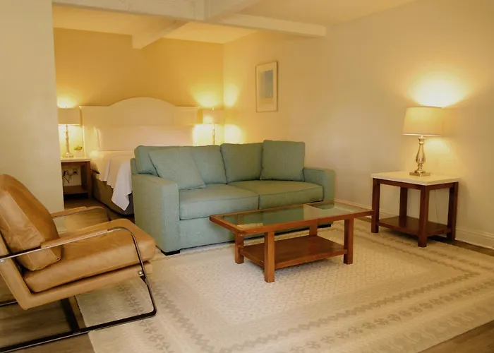 Lobos Lodge