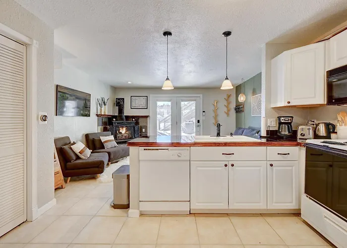 Stylish Mountain Condo W/Fireplace On Lake Dillon