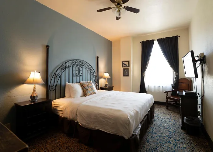 The Holland Hotel